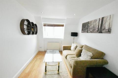 1 bedroom flat to rent, 207 208 High Street, Brentford