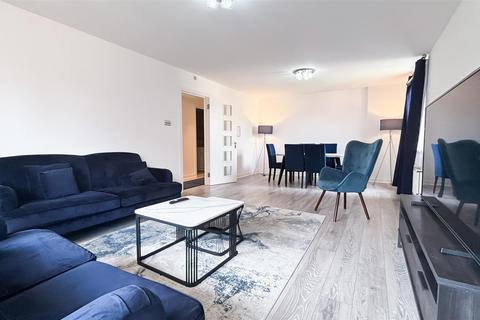 2 bedroom apartment to rent, Windsor Way, London, W14