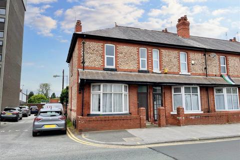 3 bedroom end of terrace house to rent, Washway Road, Sale