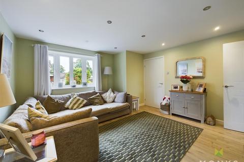 3 bedroom detached house for sale, Plas Cerrig Close, Whittington