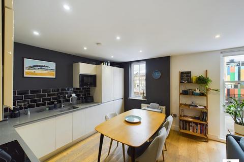 2 bedroom apartment for sale, Rutland Road, London