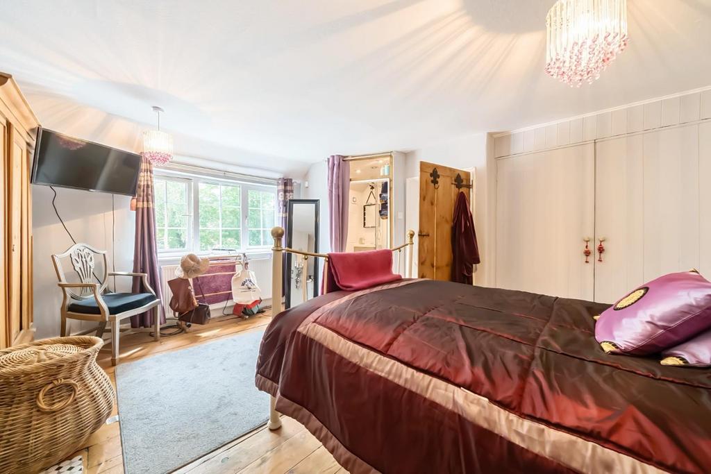 2nd view MASTER BEDROOM.jpg