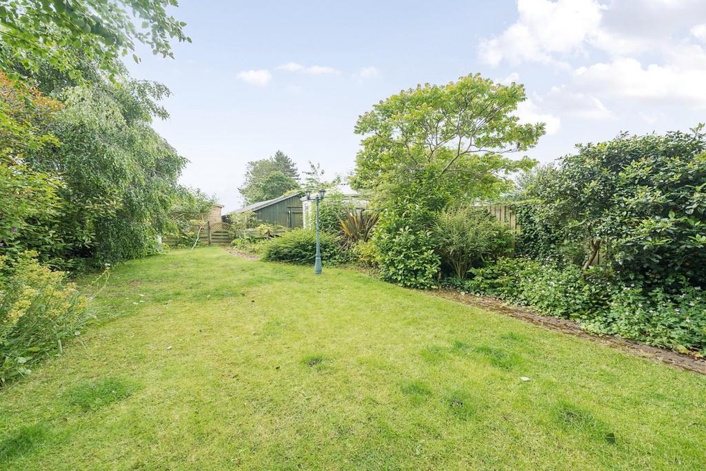 REAR GARDEN.jpg