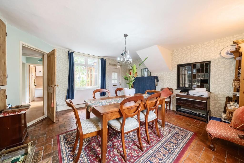 DINING ROOM.jpg