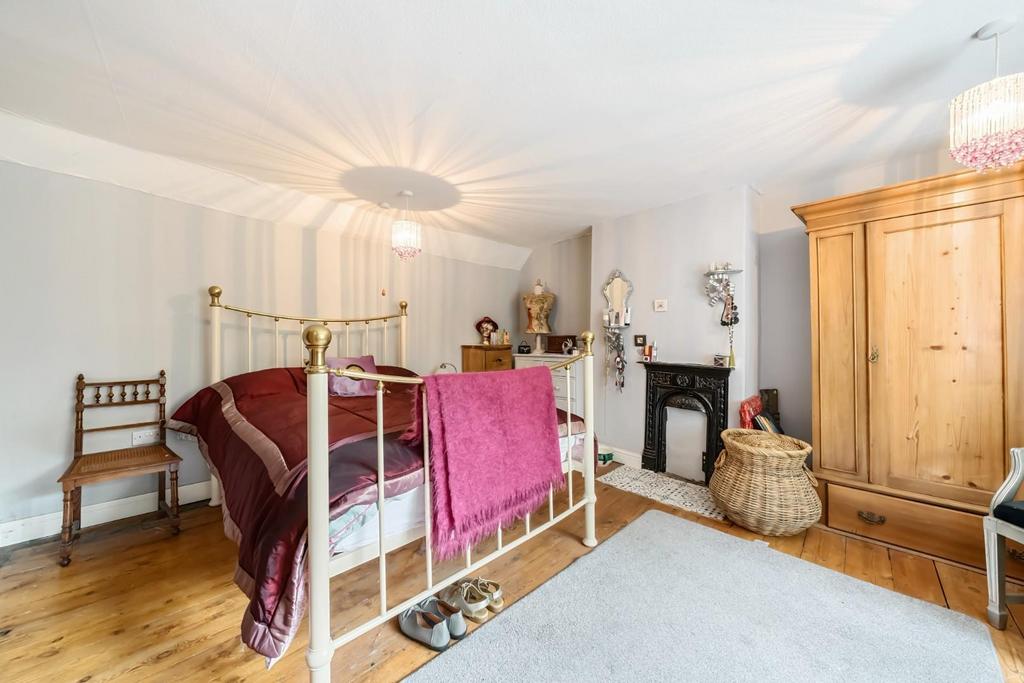 MASTER BEDROOM.jpg