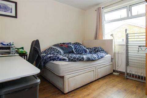 2 bedroom maisonette for sale, Shelbourne Road, London