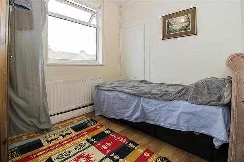 2 bedroom maisonette for sale, Shelbourne Road, London