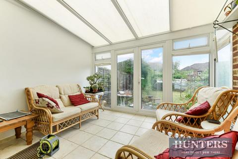 21 Broadmead Avenue, Worcester Park, KT4 7SN