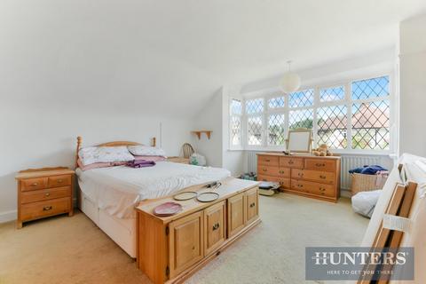 21 Broadmead Avenue, Worcester Park, KT4 7SN