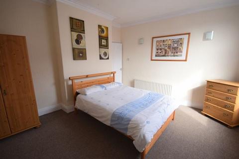 2 bedroom flat to rent, Robert Street, South Shields