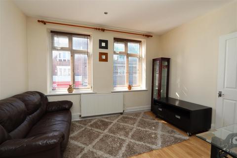 2 bedroom flat to rent, Green Lanes, Palmers Green, N13