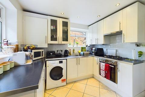 26 Abbey Close, Pinner, HA5 2AW