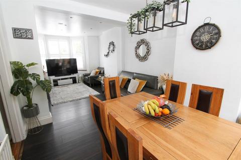 3 bedroom end of terrace house for sale, St. Michaels Road, Wallington SM6