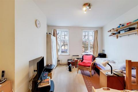 1 bedroom apartment for sale, Walton Road, East Molesey KT8