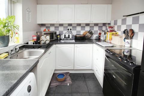 2 bedroom flat for sale, Chalfont Close, Hemel Hempstead HP2