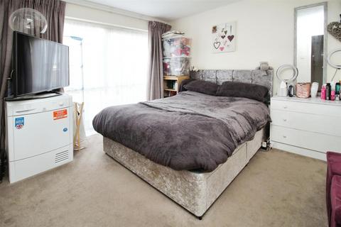 2 bedroom flat for sale, Chalfont Close, Hemel Hempstead HP2