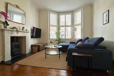2 bedroom apartment to rent, Sackville Gardens, Hove