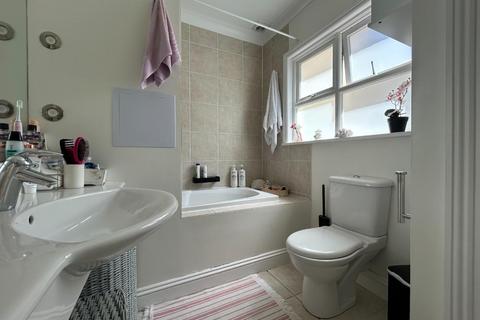 2 bedroom apartment to rent, Sackville Gardens, Hove