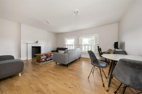2 bedroom apartment for sale, Stanley Road, Teddington