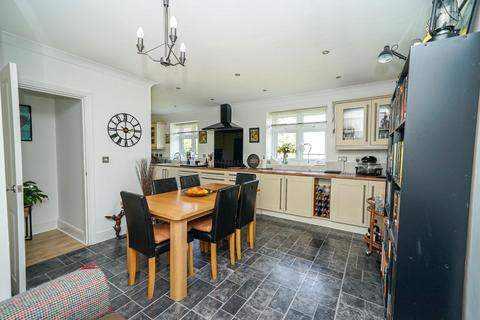 4 bedroom detached bungalow for sale, Lanes End, Heath And Reach