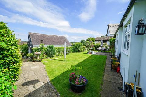 4 bedroom detached bungalow for sale, Lanes End, Heath And Reach