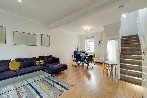 3 bedroom terraced house to rent, Burlington Road, Enfield EN2