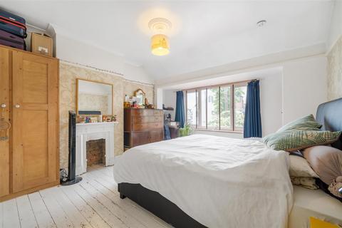 7 Watermead Road, London, SE6 3DL