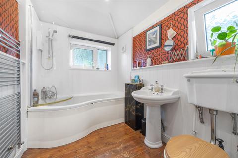 7 Watermead Road, London, SE6 3DL