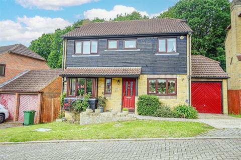 4 bedroom detached house for sale, Bedgebury Close, St. Leonards-On-Sea