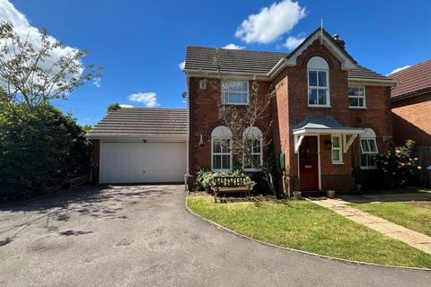 4 bedroom detached house for sale, Aintree Drive, Chippenham