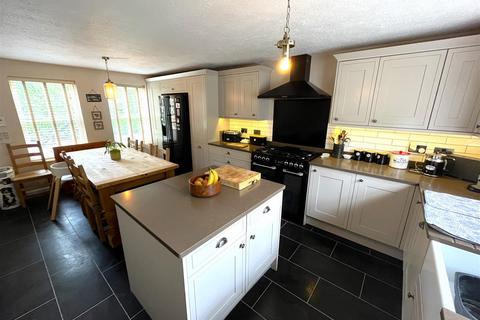 4 bedroom detached house for sale, Aintree Drive, Chippenham