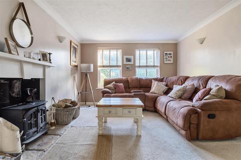 14 Aintree Drive, Chippenham, SN14 0FA