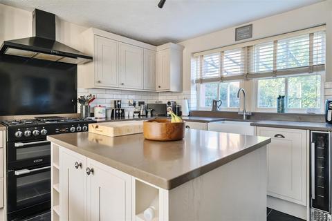 14 Aintree Drive, Chippenham, SN14 0FA