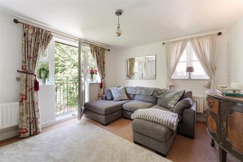 2 bedroom flat for sale, Ascot Court, Eastman Way, Epsom