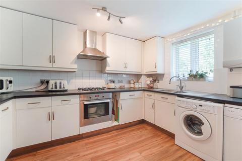 2 bedroom flat for sale, Ascot Court, Eastman Way, Epsom