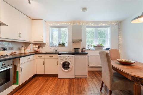 2 bedroom flat for sale, Ascot Court, Eastman Way, Epsom