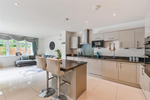 4 bedroom detached house for sale, Elder Close, Epsom Downs