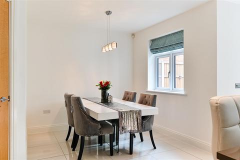 2a Elder Close, Epsom, KT17 3DD