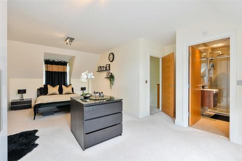2a Elder Close, Epsom, KT17 3DD