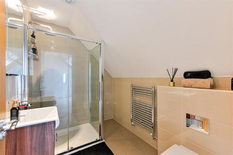 2a Elder Close, Epsom, KT17 3DD