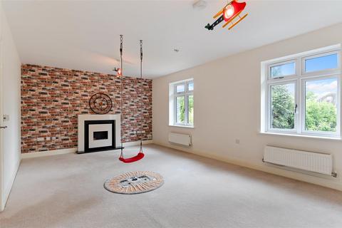 2a Elder Close, Epsom, KT17 3DD