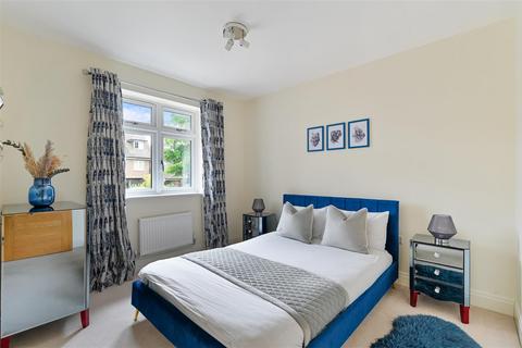 2a Elder Close, Epsom, KT17 3DD