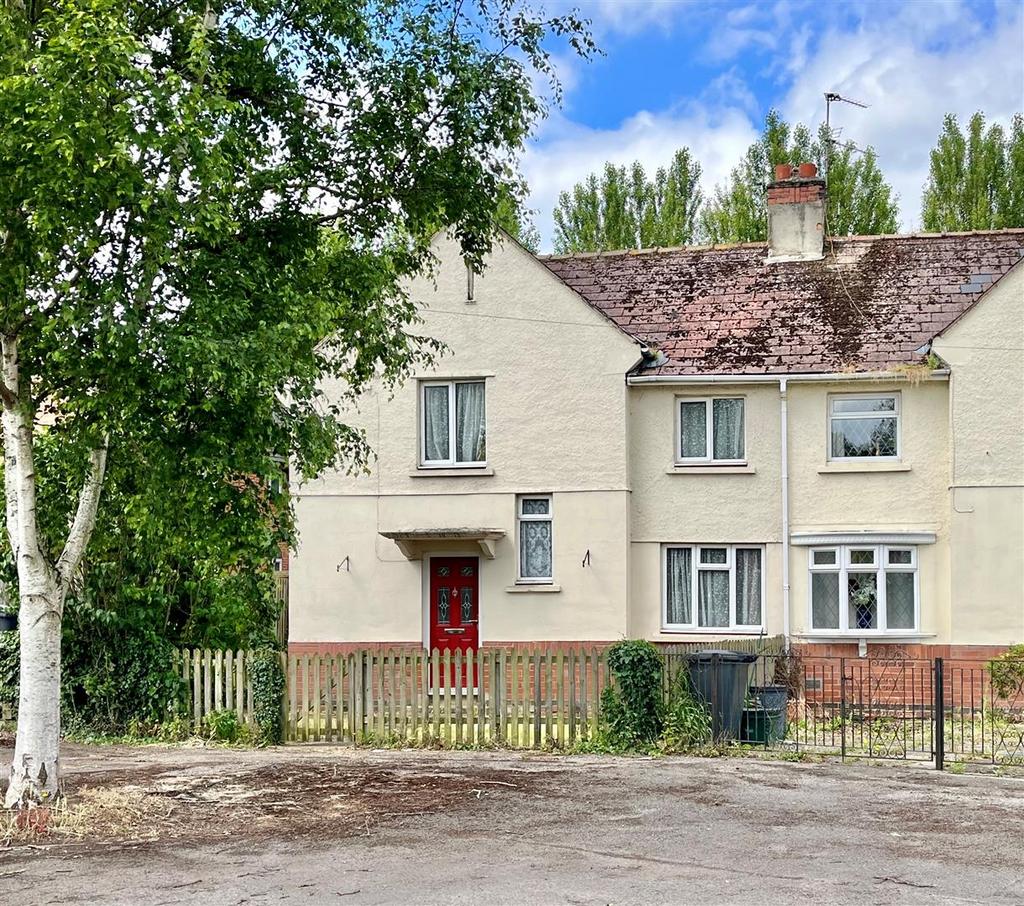 Deans Way, Gloucester GL1 3 bed semidetached house £180,000
