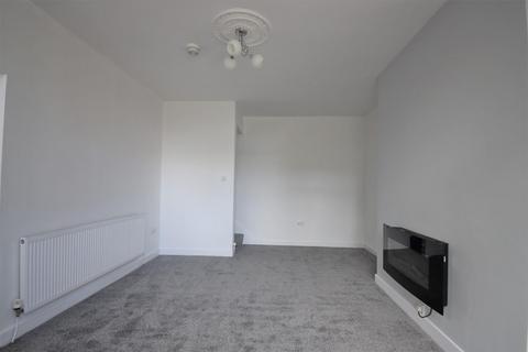 2 bedroom end of terrace house to rent, Moorlands Road, Huddersfield HD3