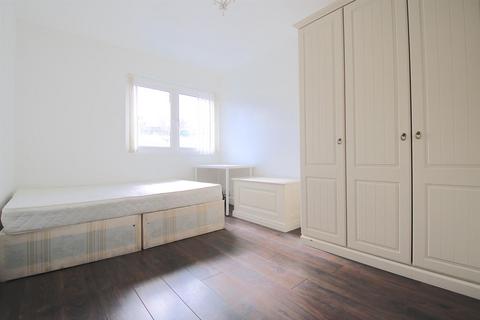 6 bedroom house to rent, Carbis Road, London E14