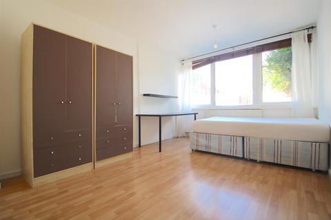 3 bedroom flat to rent, Barnardo Street, London E1