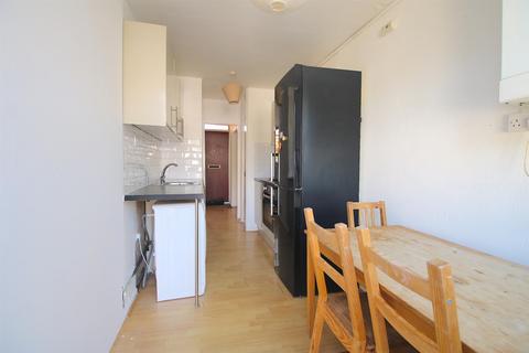 3 bedroom flat to rent, Barnardo Street, London E1