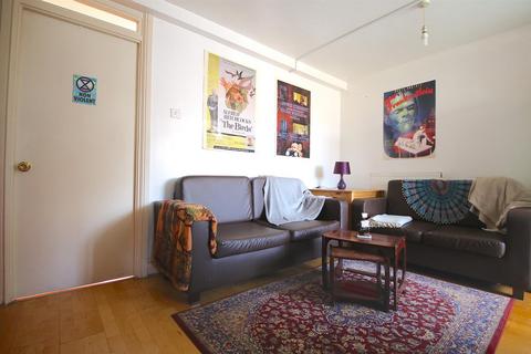 4 bedroom flat to rent, Portia Way, London E3