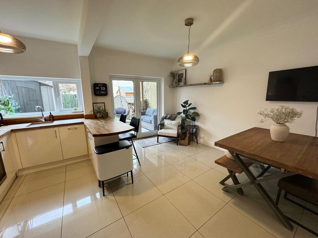 Dining kitchen