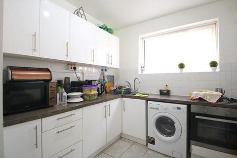 4 bedroom flat to rent, Lindley Street, London E1